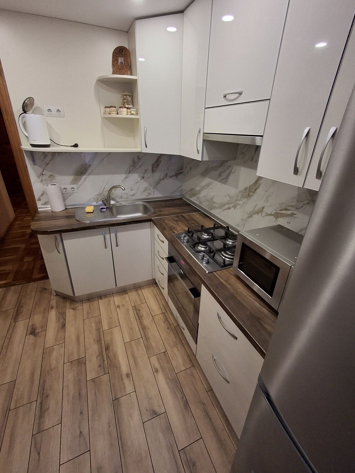 Warm Central Apartment with Modern Kitchen and Amenities