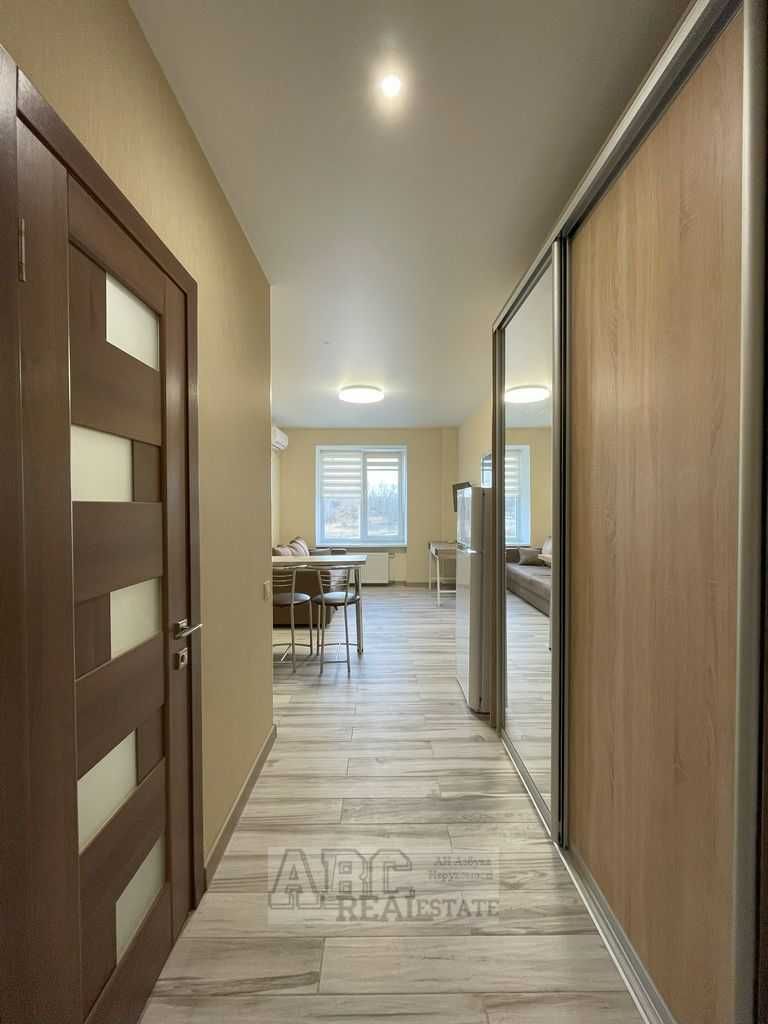 Modern Smart Apartment Near Metro with Fresh Renovation