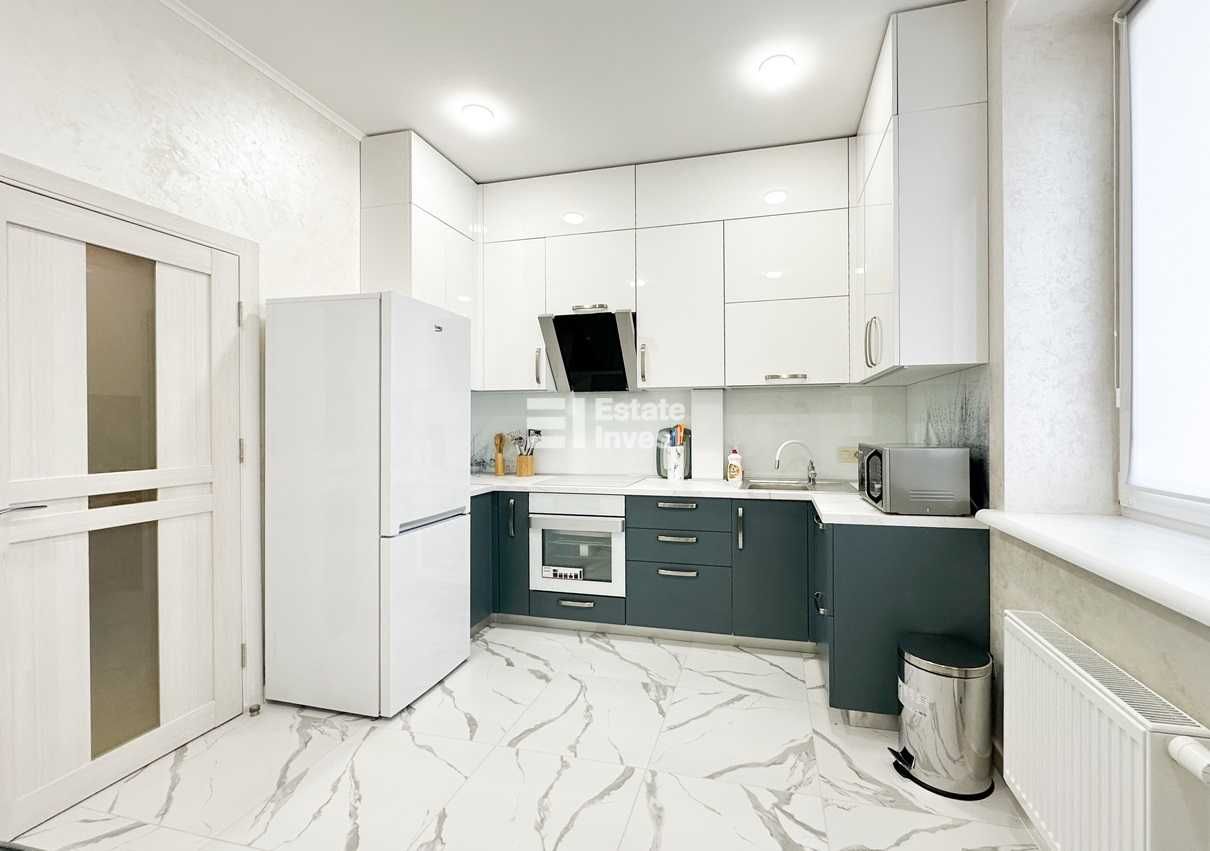2-Room Apartment in Botanical Lane, Infinity Complex, with Designer Renovation