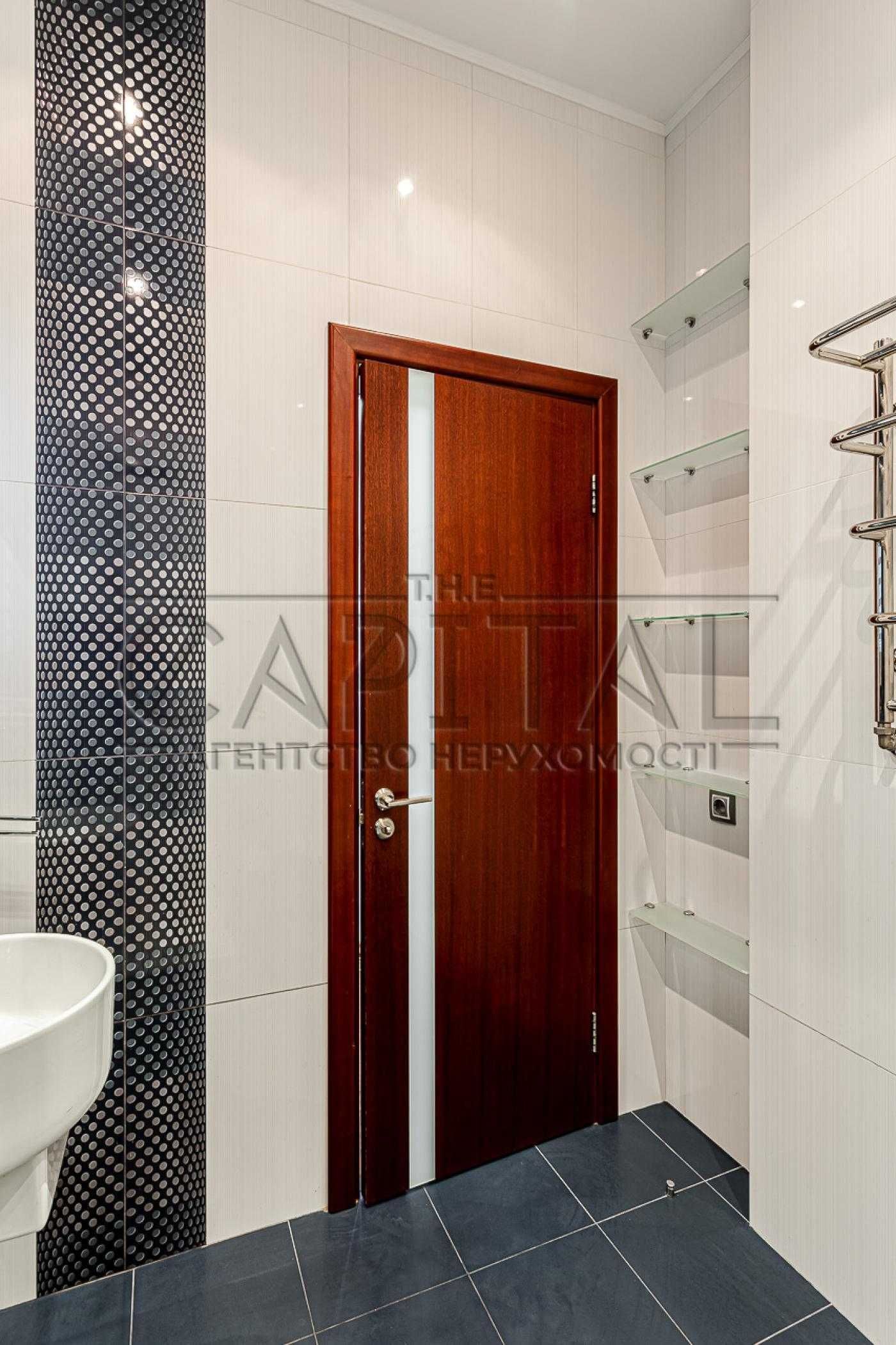 3-Room Apartment with Sauna in Kyiv City Center