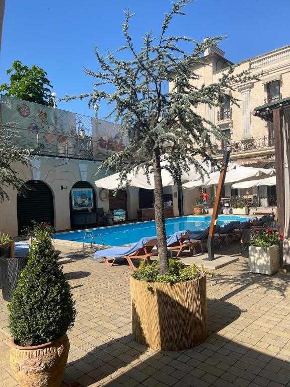 Three-bedroom apartment in Arkadia Complex on Uiutna Street with Pool