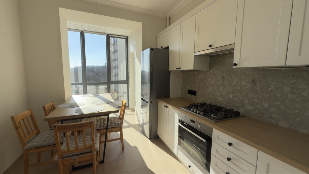 Modern 47m² Apartment with Panoramic Windows