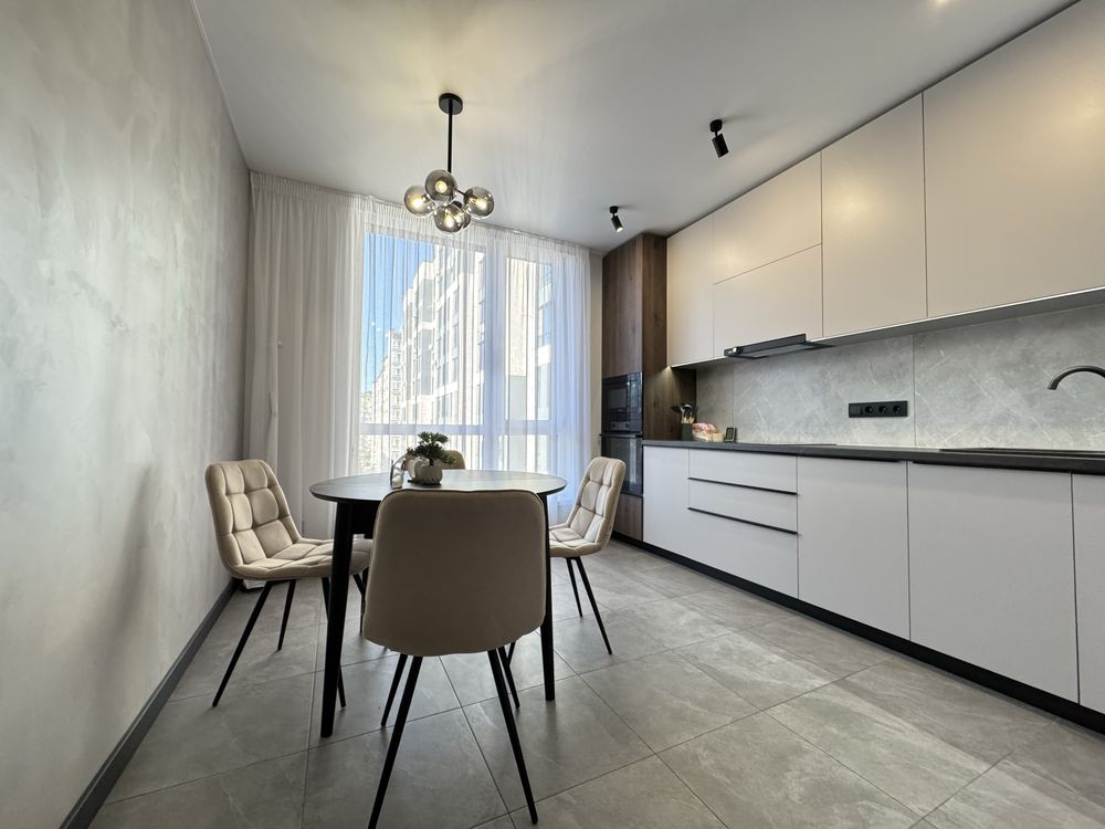 Stylish One-Bedroom Apartment in City Center with Premium Design