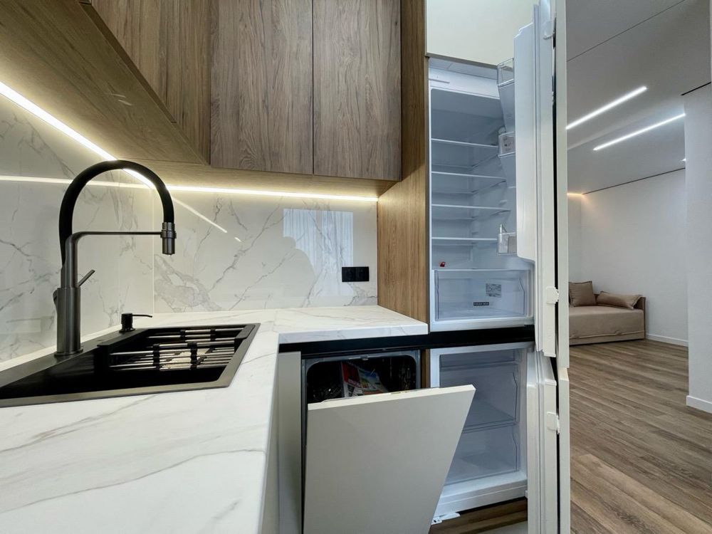Cozy One-Bedroom Apartment in Family Plaza Complex with Modern Design