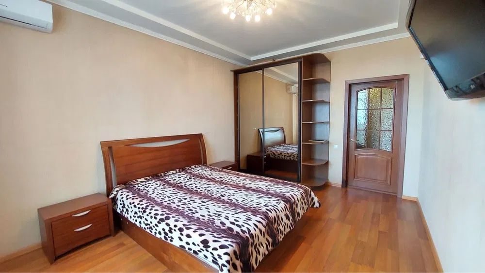 2-Bedroom Apartment near Fontanskaya Road, 6th Station of Big Fountain