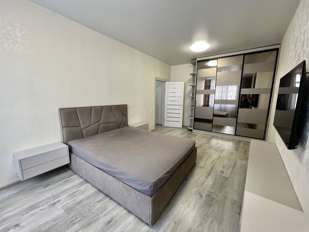 Large 2-room apartment with fresh renovation near Arcadia, close to sea