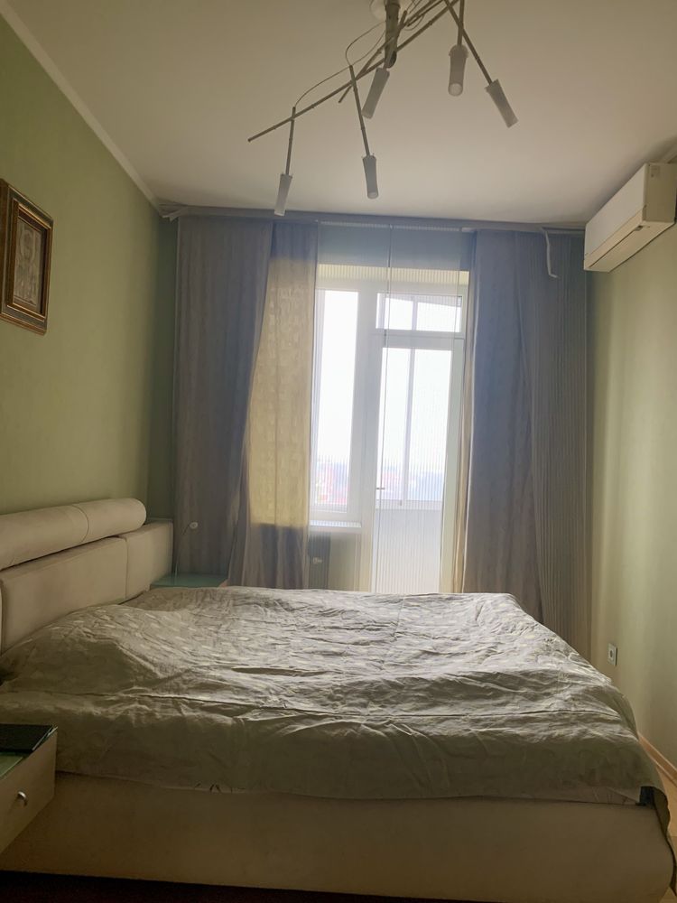 Spacious 3-Bedroom Apartment with Fireplace Near Parks