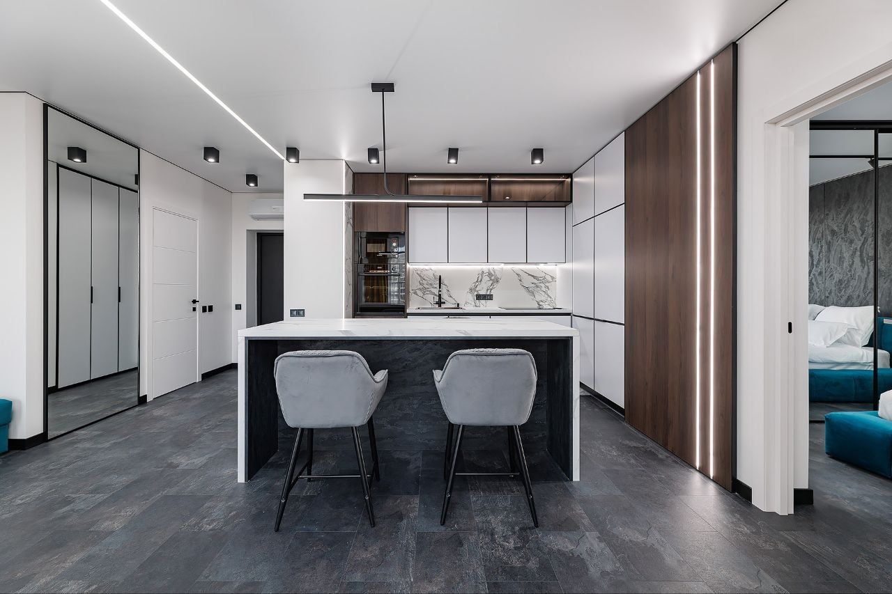 Modern Designer Apartment with Balcony in Business Class Complex