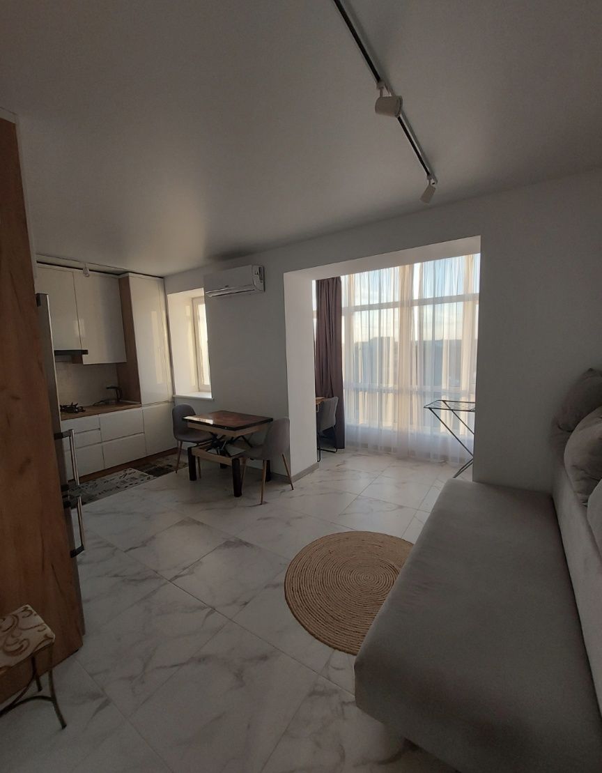 Stylish 1-Bedroom Apartment with 2-Bedroom Functionality in City Center