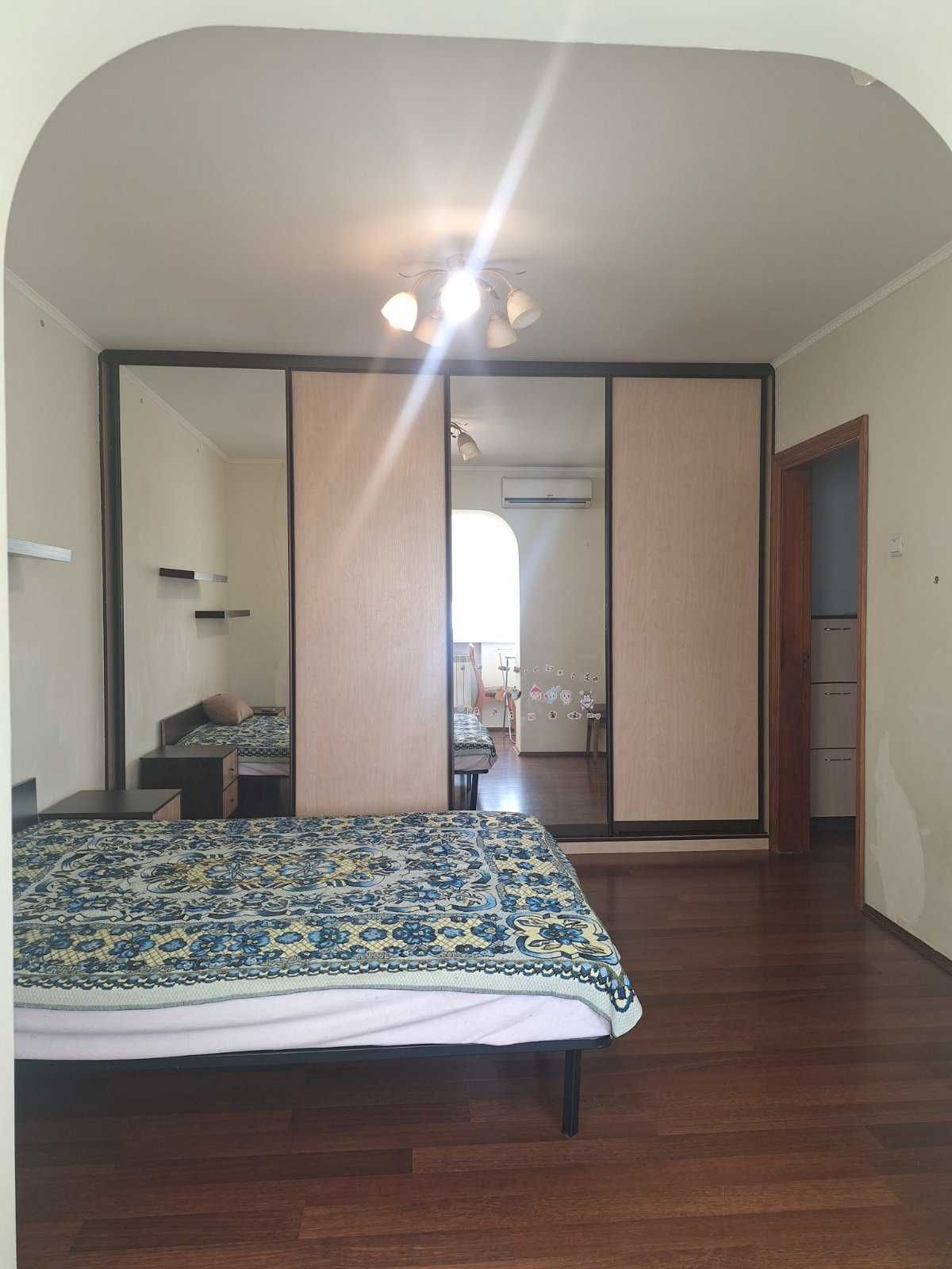 2-Room Apartment in Desnyanski District, Troieshchyna