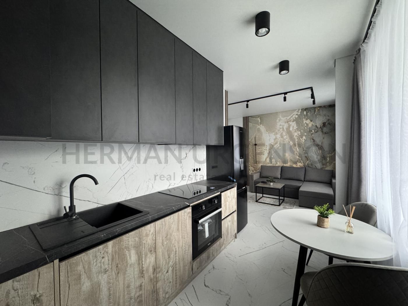 Central City Studio with Premium Design and Full Amenities