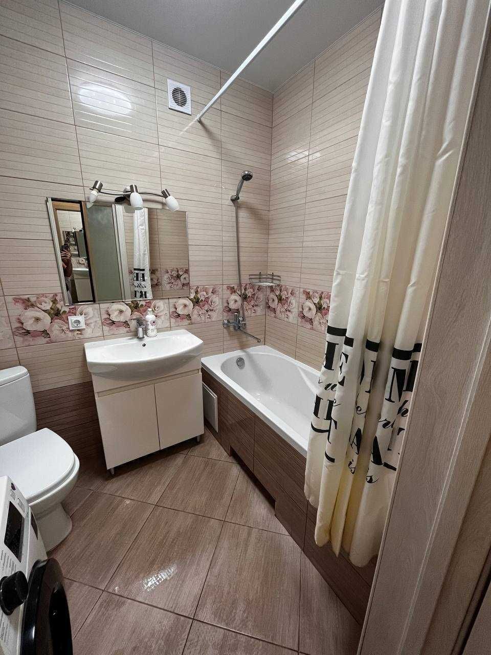 Cozy apartment in gated complex with amenities