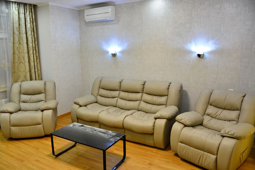 Spacious Designer Apartment in Central Kiev with Security