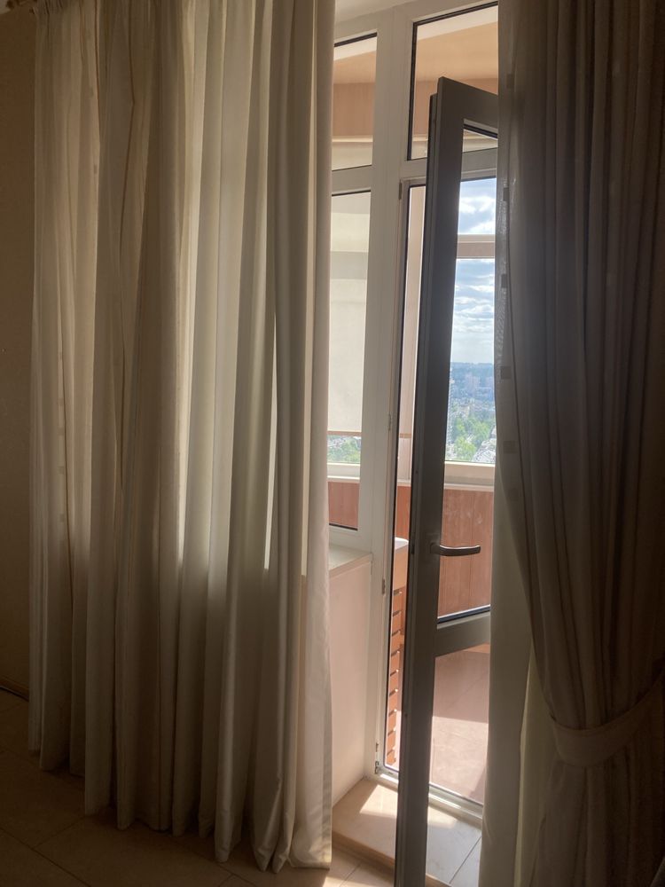 Spacious Apartment on Lesya Ukrainka Boulevard with City View