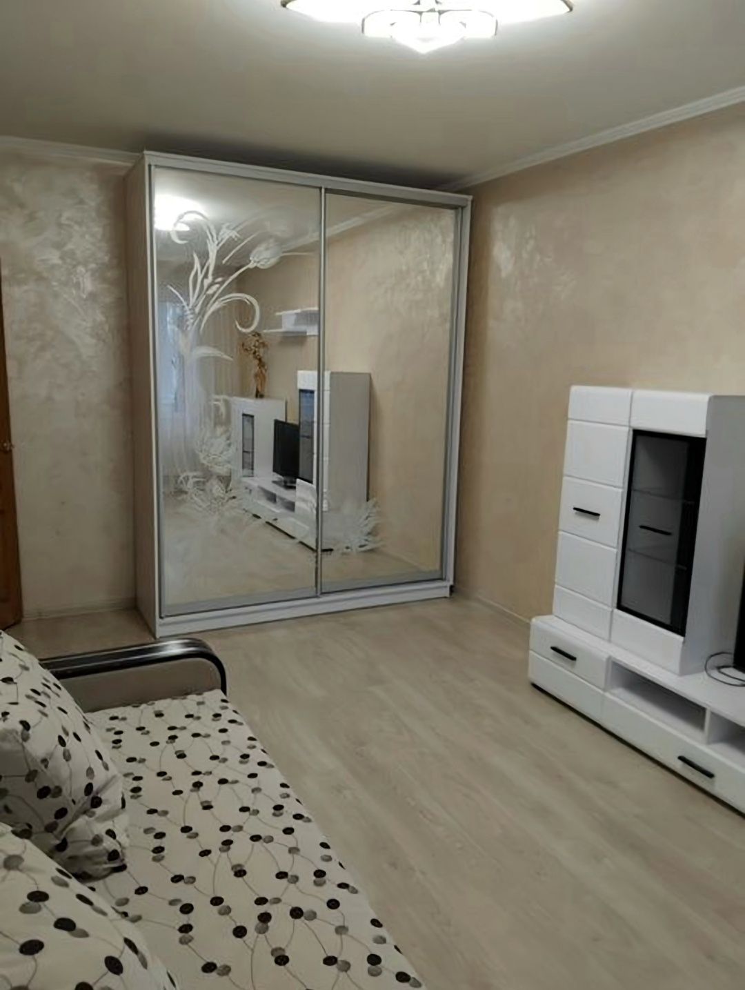Modern 1-Bedroom Apartment with New Renovation