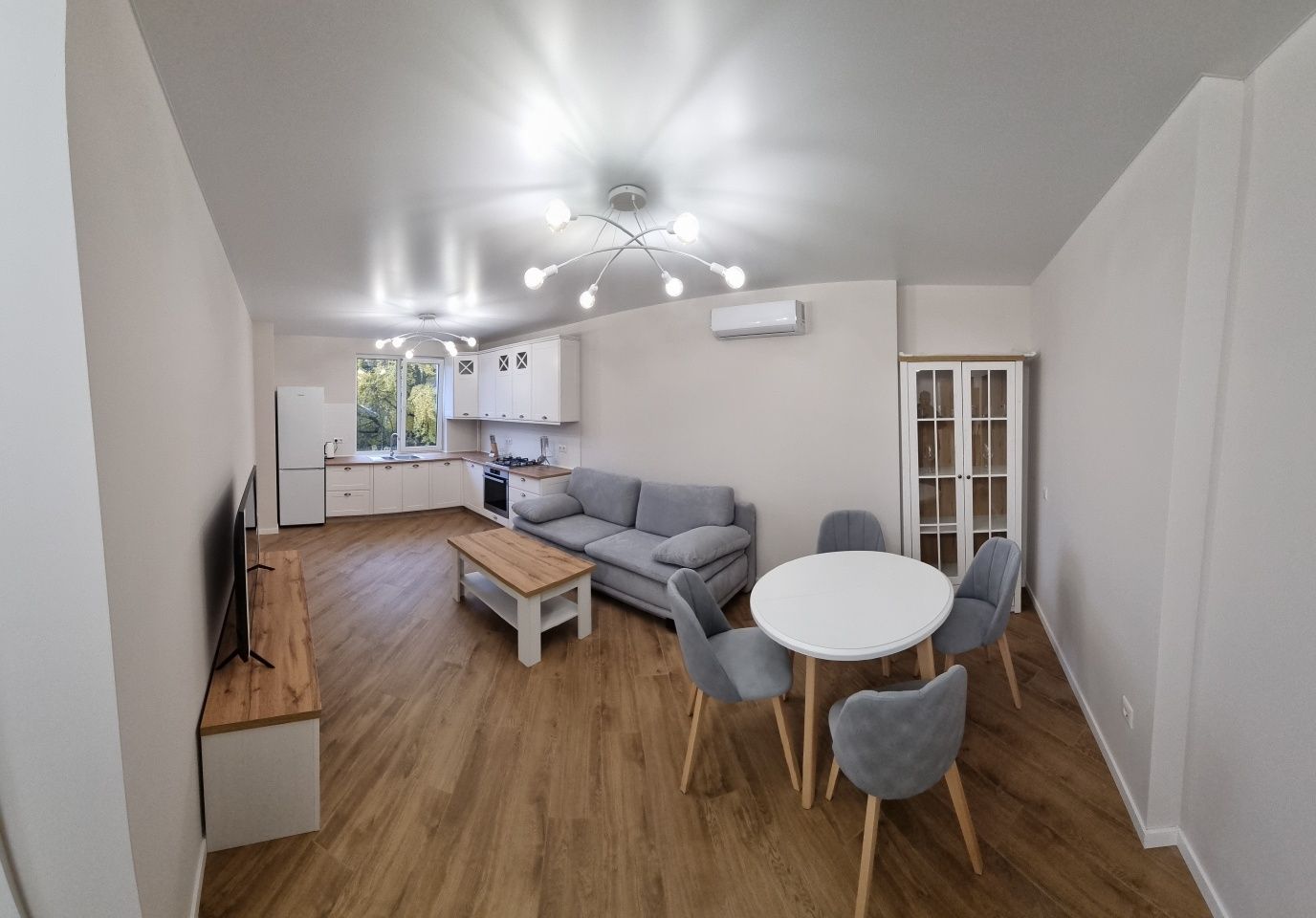 2-Bedroom Apartment in City Center with Parking