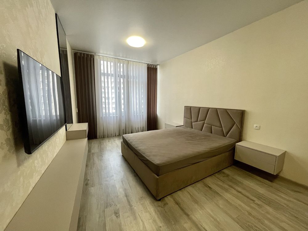 Large 2-room apartment with fresh renovation near Arcadia, close to sea