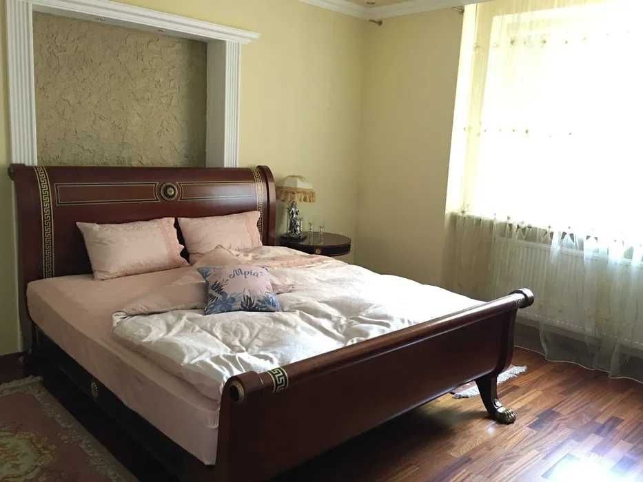 Luxurious 3-Room Apartment in Pechersk District, Kyiv