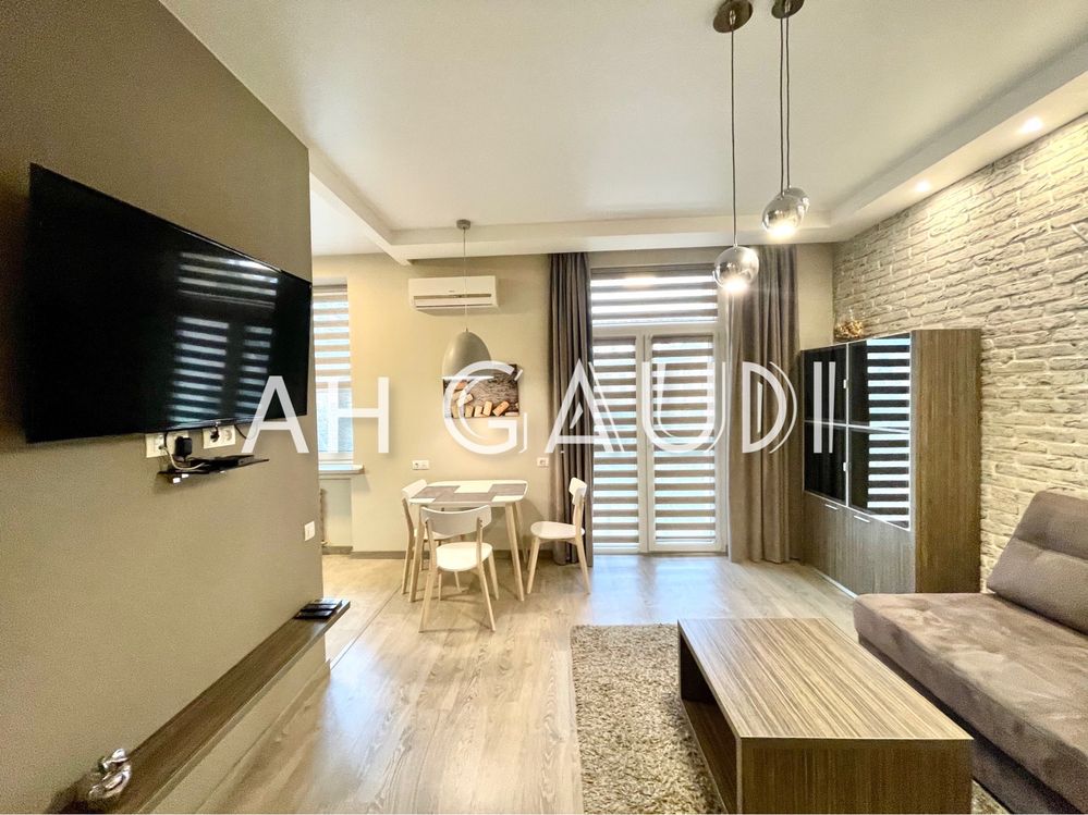 Cozy Furnished Apartment in City Center with Park View
