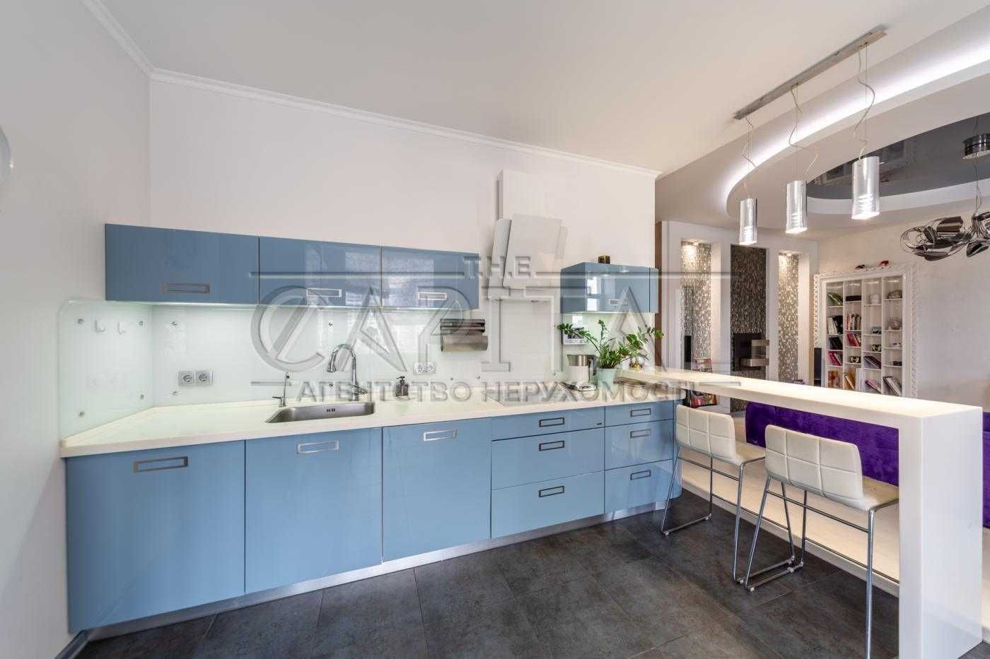 Spacious 2-Room Apartment in Shevchenkivskyi District with Designer Renovation