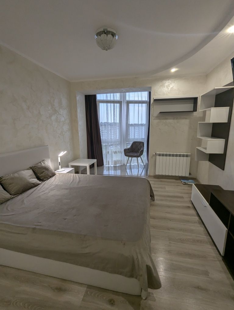 Modern 1-bedroom apartment in Pasichna district with city and mountain view