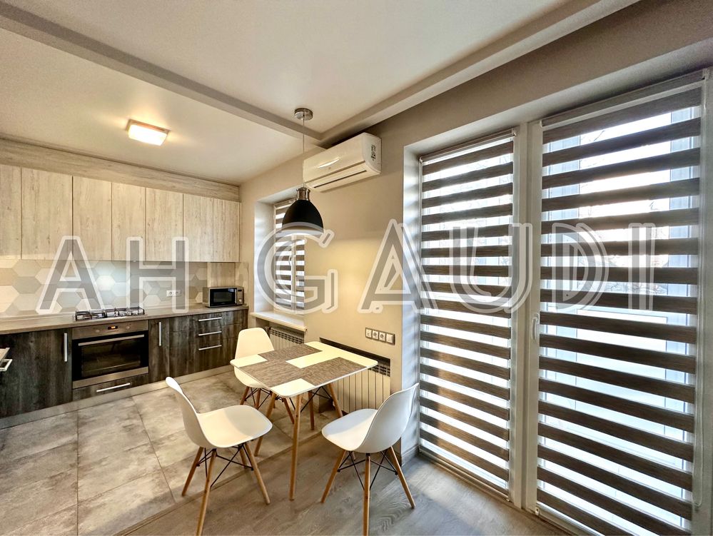 Central City Studio Apartment with Full Amenities