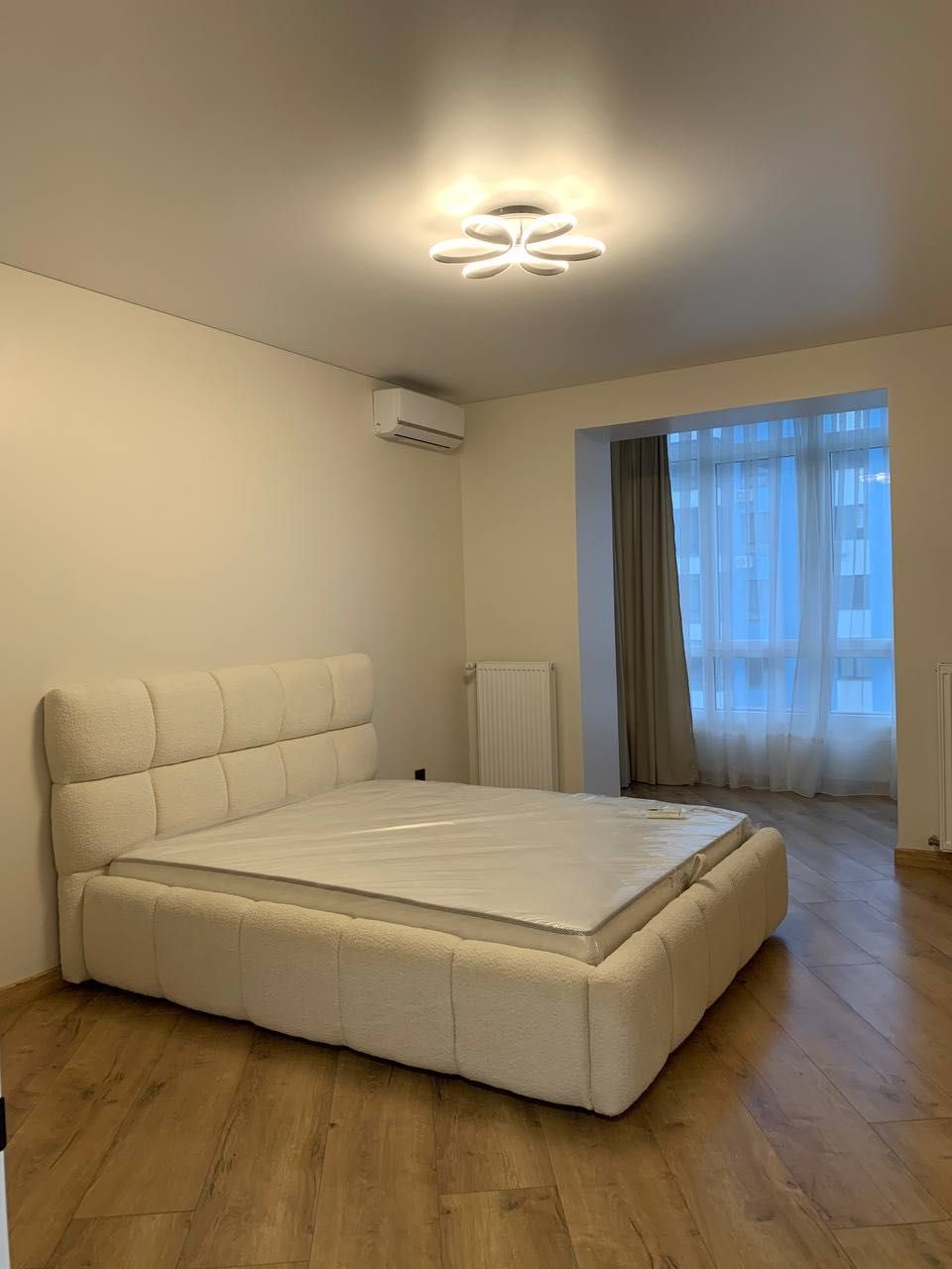 Stylish 1-bedroom apartment in city center with modern amenities