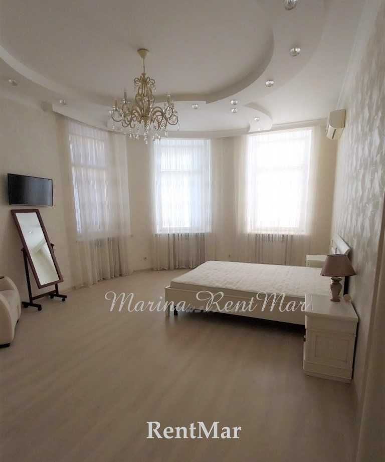 Spacious 4-Room Apartment with Designer Renovation near Beach