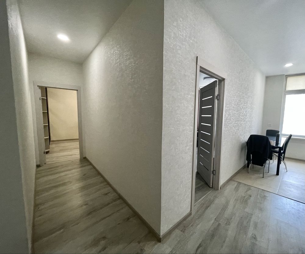 Large 2-room apartment with fresh renovation near Arcadia, close to sea