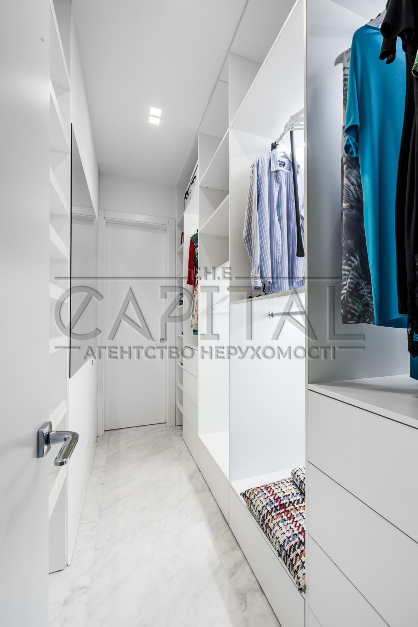 Spacious 3-bedroom apartment in Prestige Hall residential complex