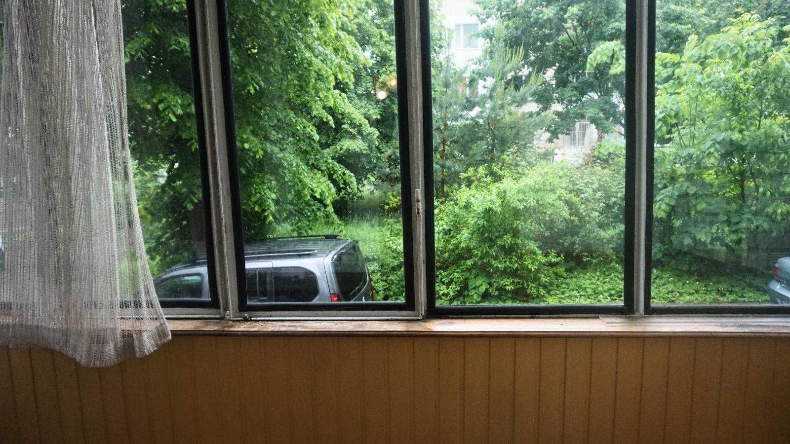 2-Room Apartment on Skoryny Street, Convenient Location