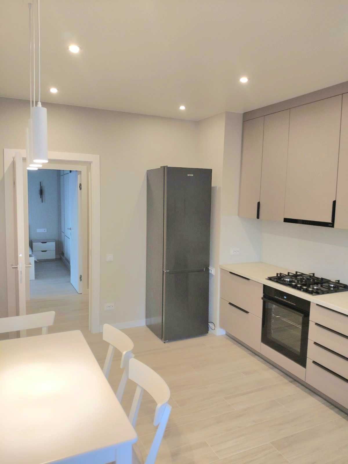 Two-bedroom apartment in Povitryana Hall Complex with modern renovation and full amenities