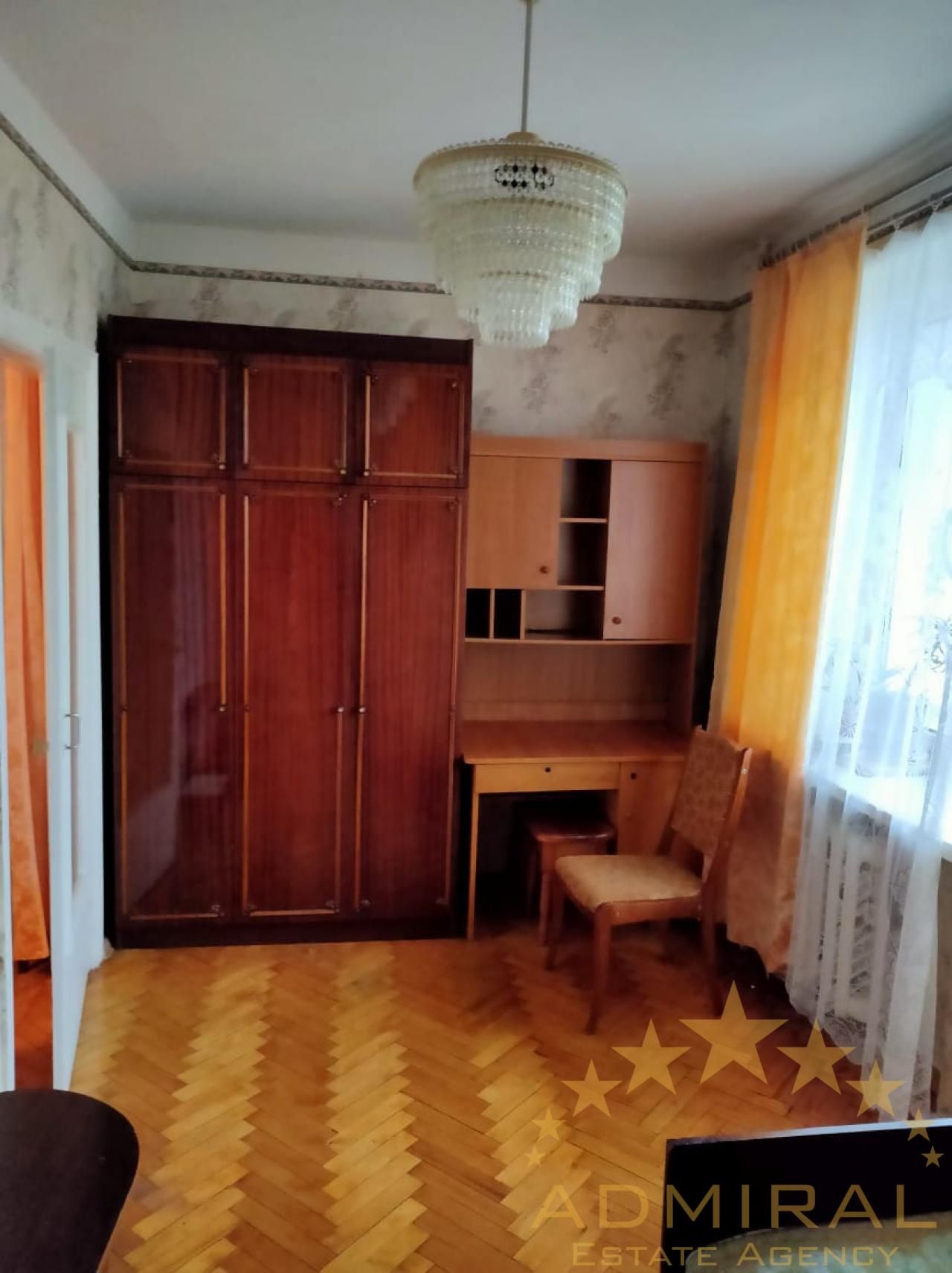 Furnished 2-bedroom apartment with gas stove