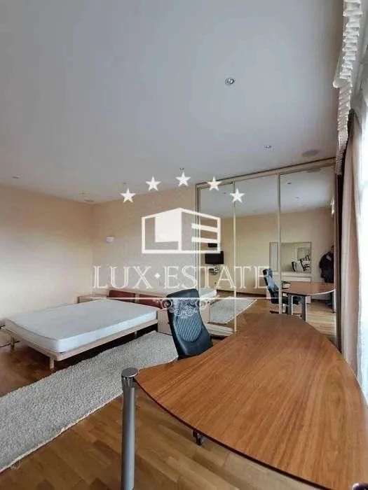 Spacious 2-Room Apartment in Pioneer Complex, Trinklera Street