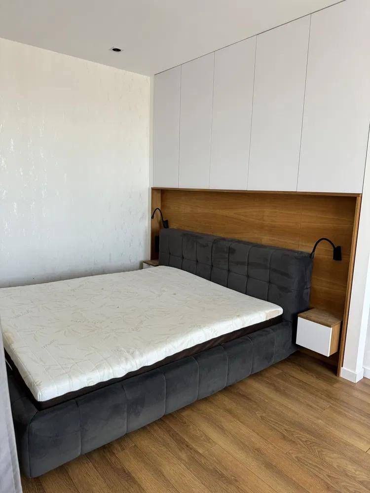 1-Bedroom Apartment in Avalon Garden Complex with Designer Renovation