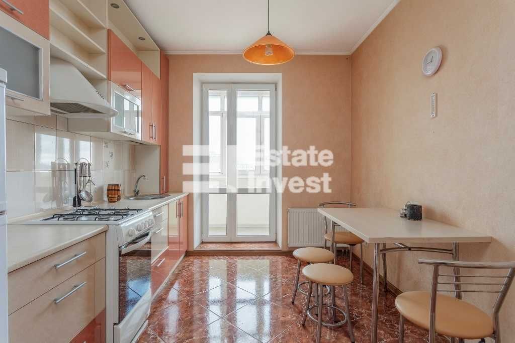 Modern 2-Bedroom Apartment Near Metro with Balcony
