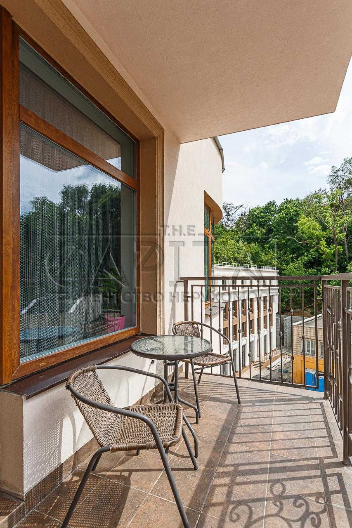 Stylish 2-Bedroom Apartment in Novopecherska Vezha Complex