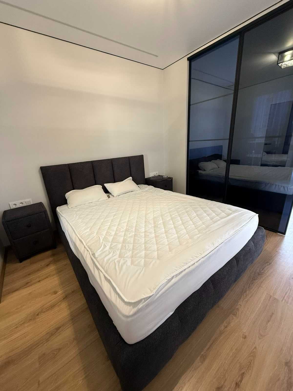 Spacious 1-bedroom apartment with modern design in Knyahynyn Complex