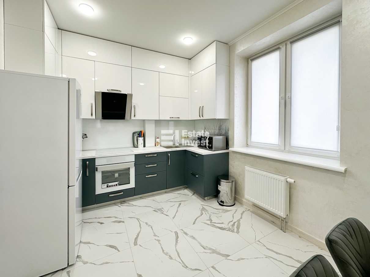 2-Room Apartment in Botanical Lane, Infinity Complex, with Designer Renovation