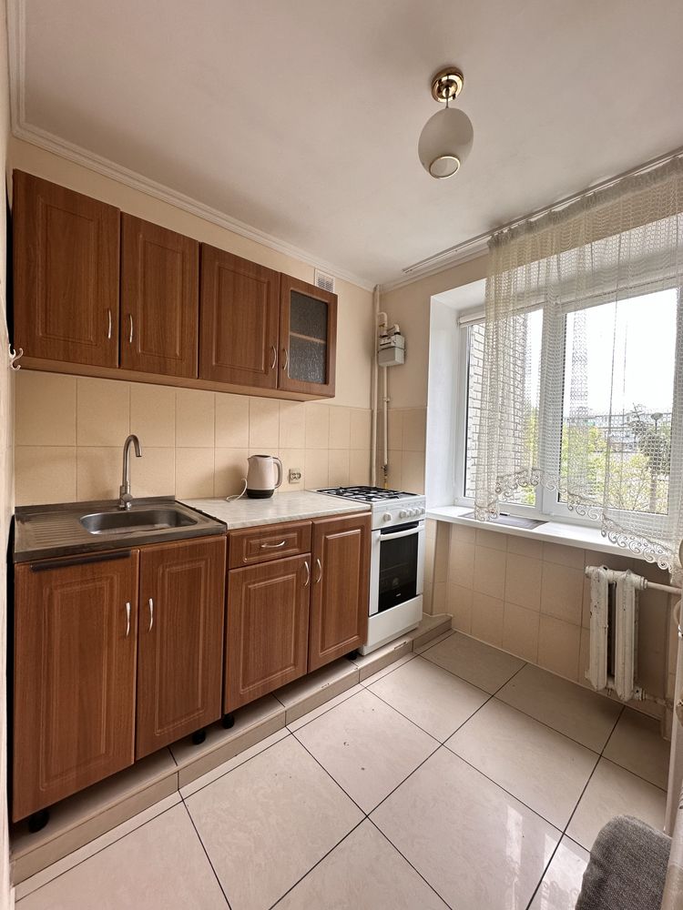 2-Room Apartment near Pivdennyi Shopping Center, Vyhovskyi Street