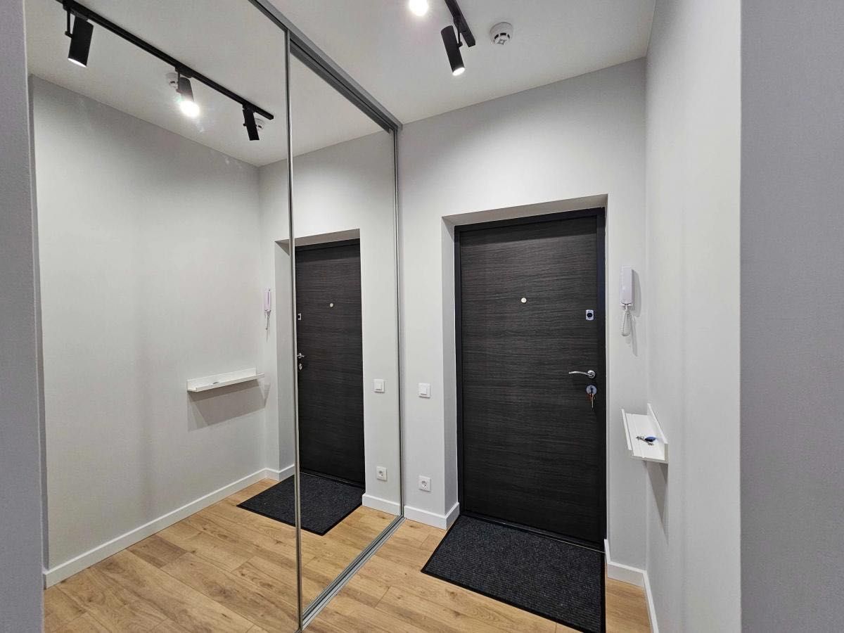 Stylish 1-Bedroom Apartment in Lincoln Complex with Modern Amenities