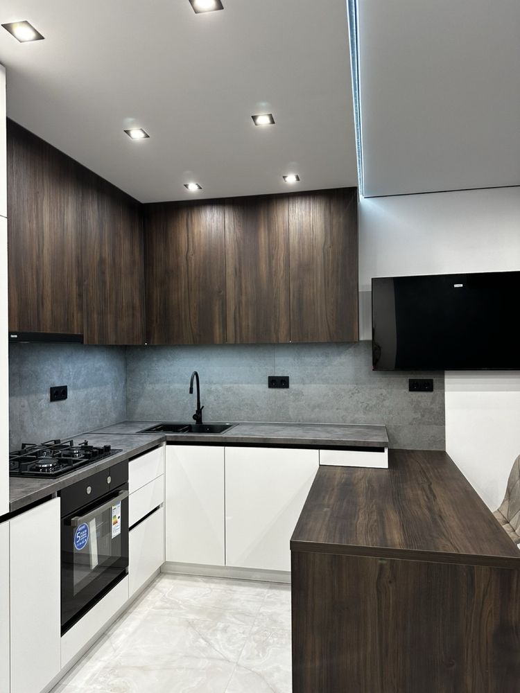 Modern Designer 1-Bedroom Apartment with Terrace