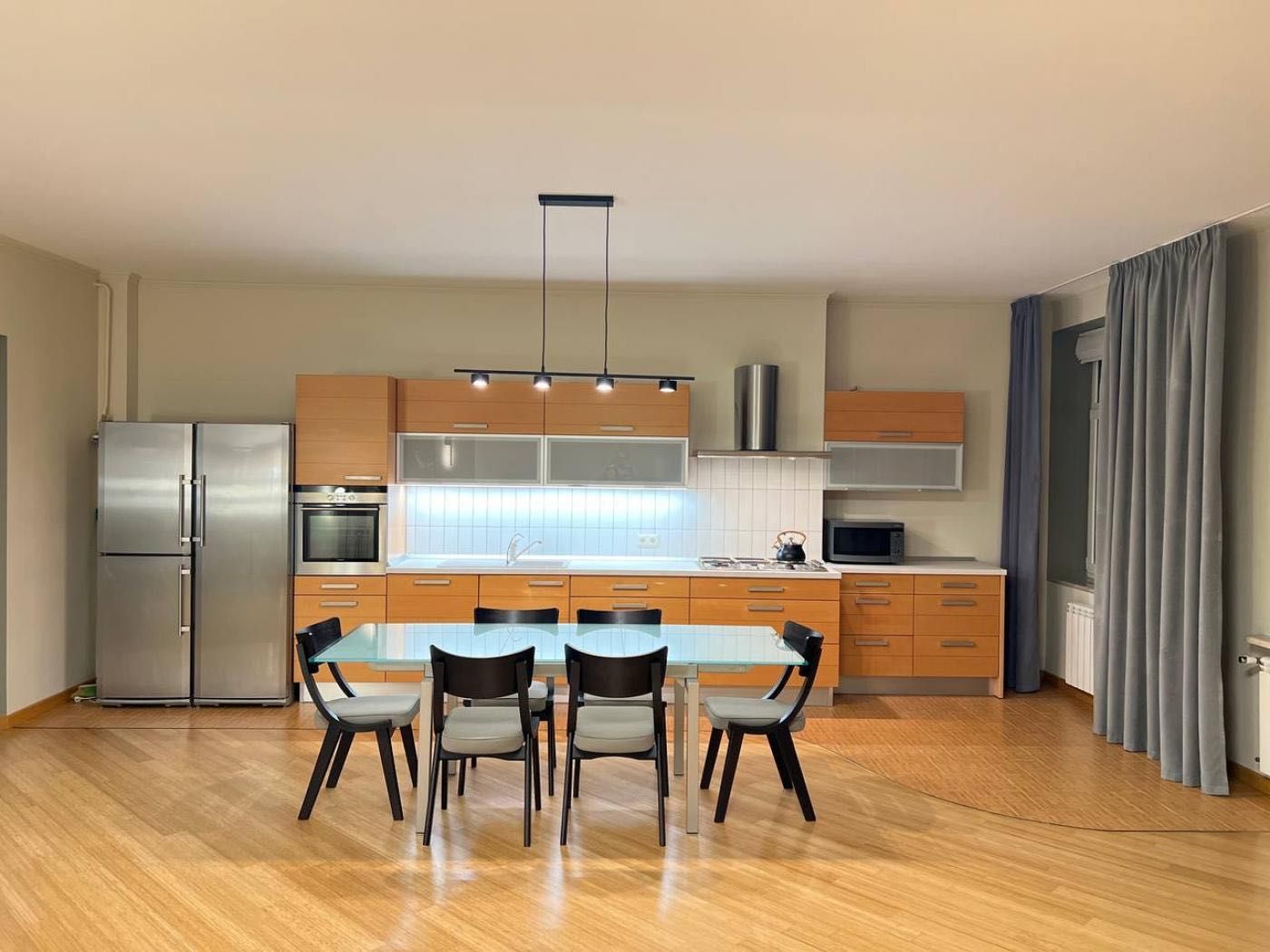 Spacious 210m² Apartment Near Kontraktova Square