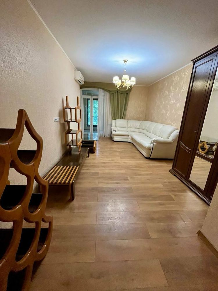Spacious 150 sq m apartment-house with designer interior and multiple amenities