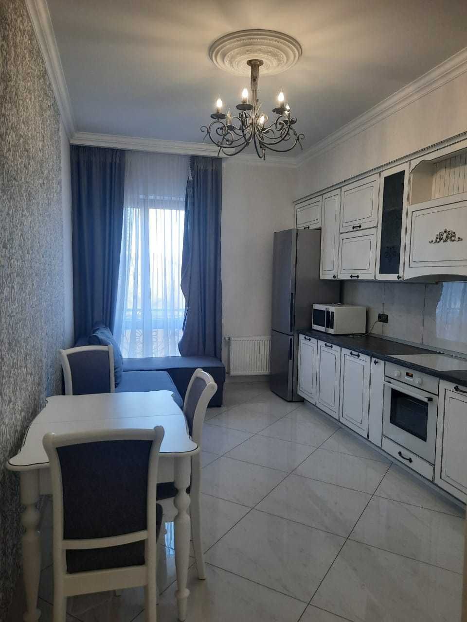 Spacious One-Bedroom Apartment with Designer Interior