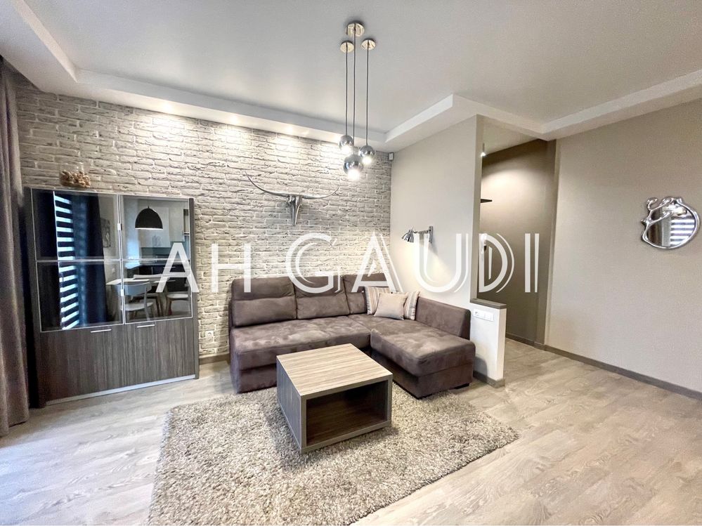 Cozy Furnished Apartment in City Center with Park View