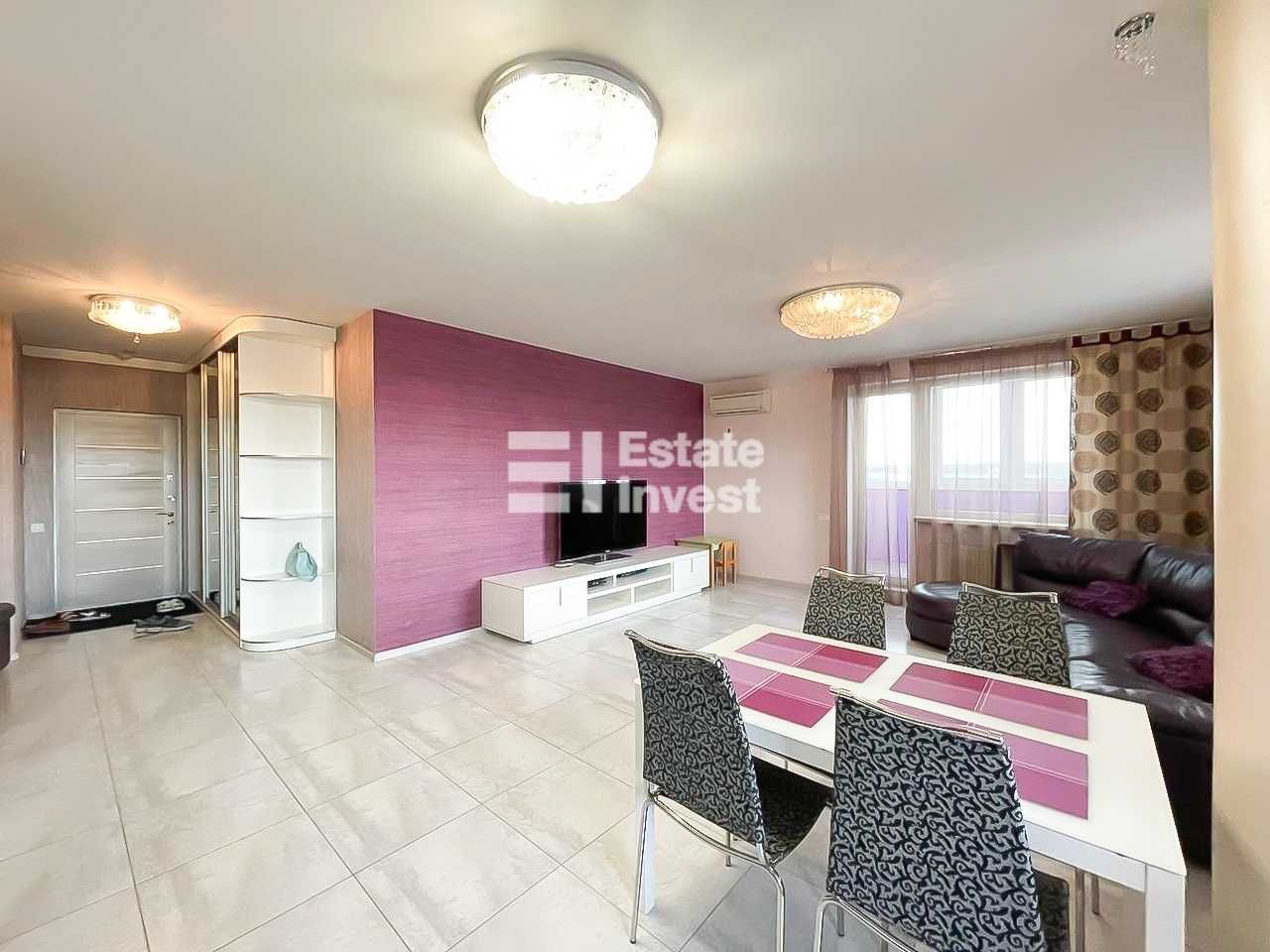 Modern 3-Bedroom Apartment with Designer Renovation