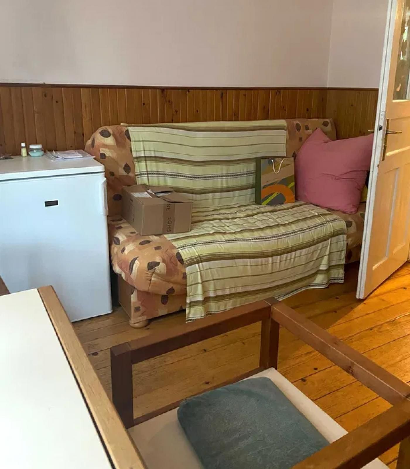One-bedroom apartment with full amenities and complete furnishing