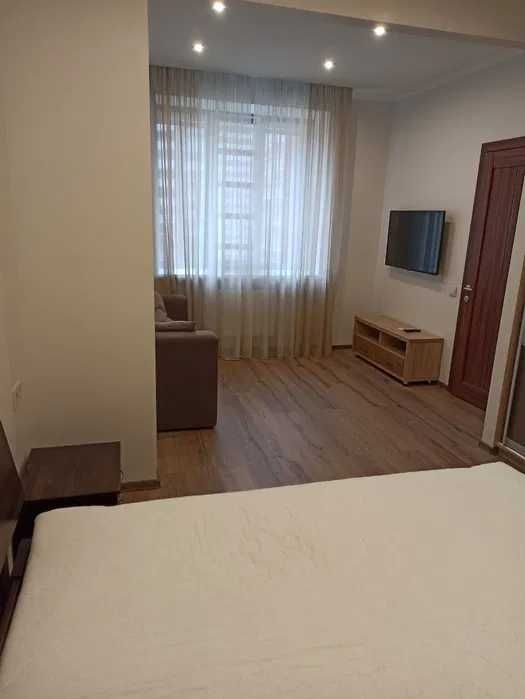 Modern 1-Bedroom Apartment with Designer Kitchen