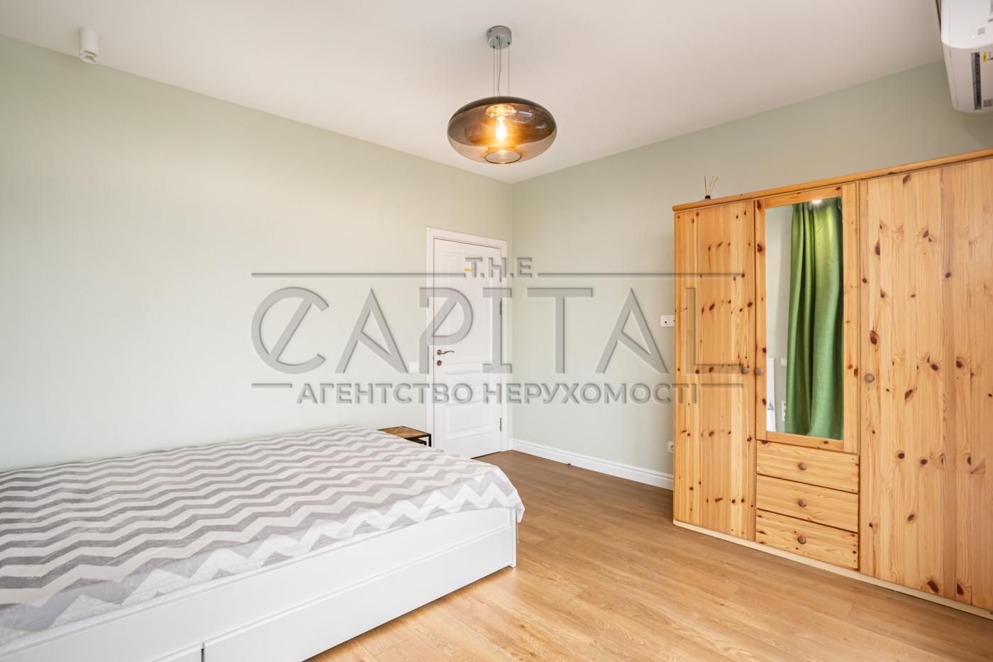 4-Room Riverside Apartment in Zarechny Complex